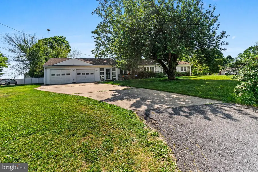 8214 Pembrook Ct, Frederick, MD 21704 - #2