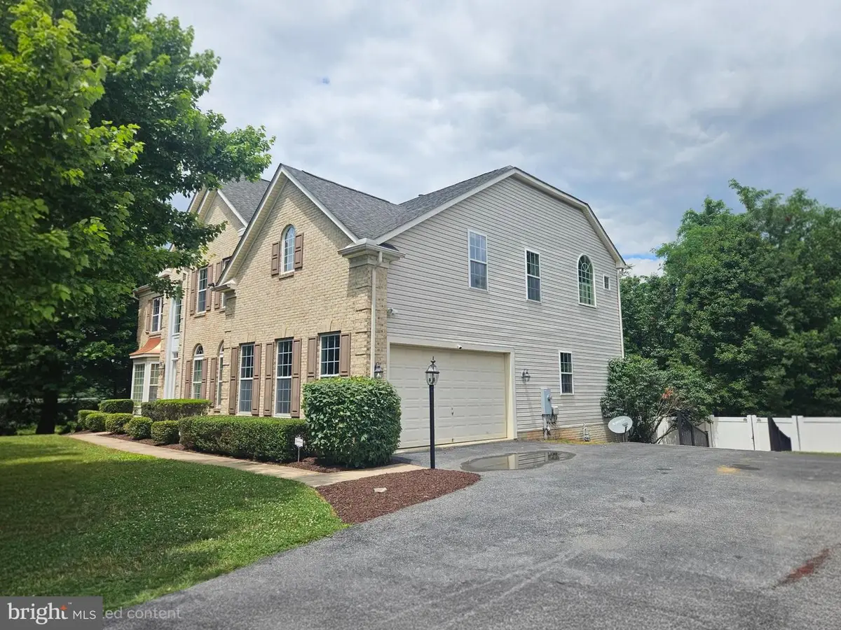 2148 Chestnut Ln, Frederick, MD 21702 - #1