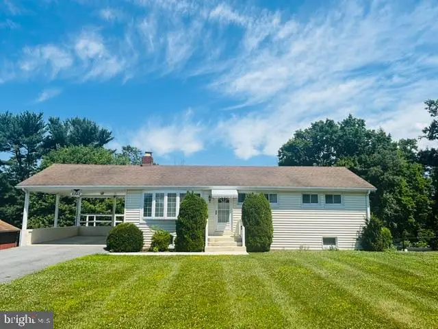 6942 Linganore Rd, Frederick, MD 21701 - #1