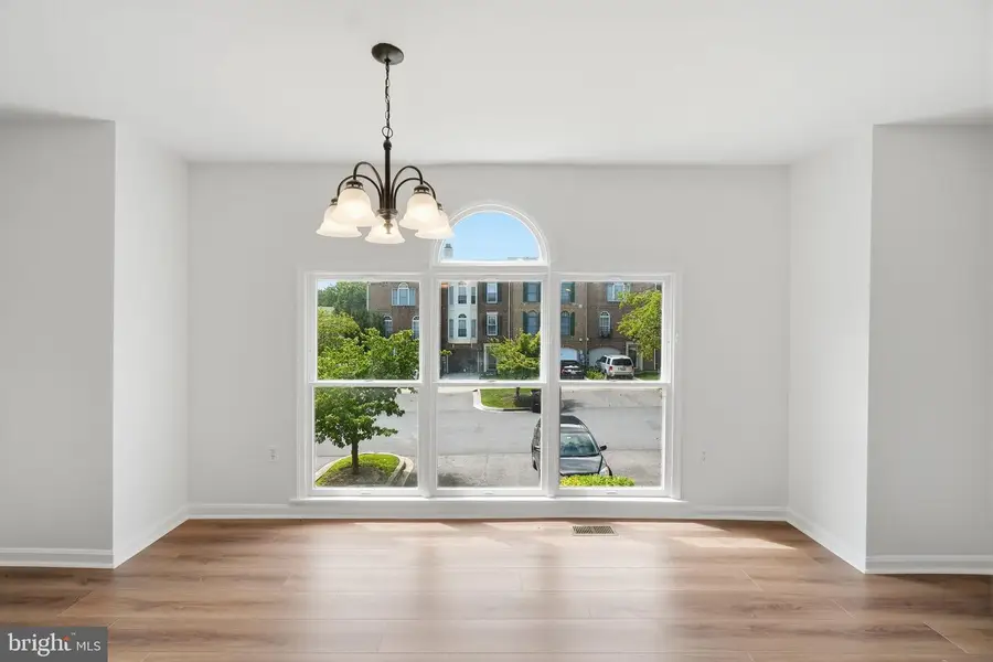18 Victoria Sq, Frederick, MD 21702 - #3