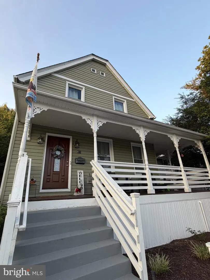 811 E B St, Brunswick, MD 21716 - #1