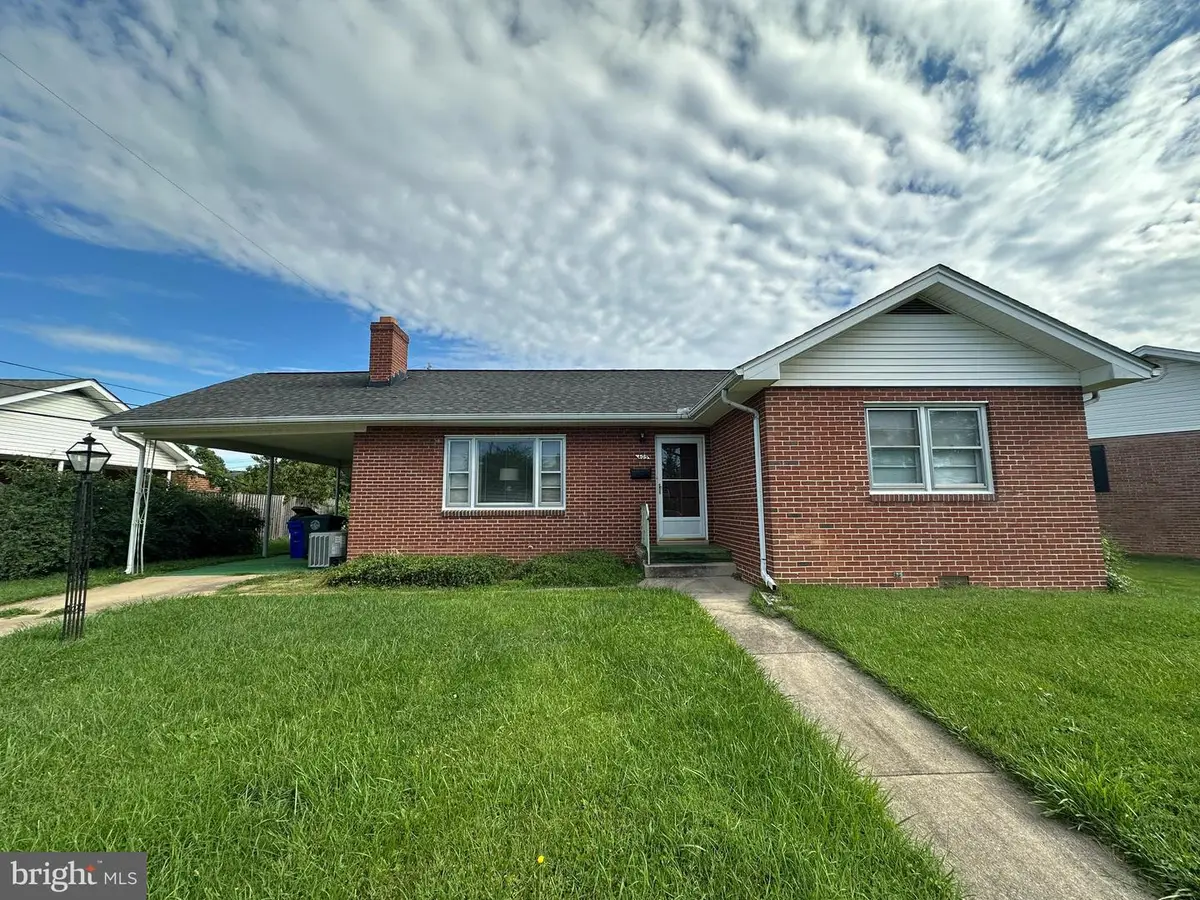 405 Delaware Rd, Frederick, MD 21701 - #1