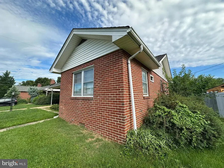 405 Delaware Rd, Frederick, MD 21701 - #3