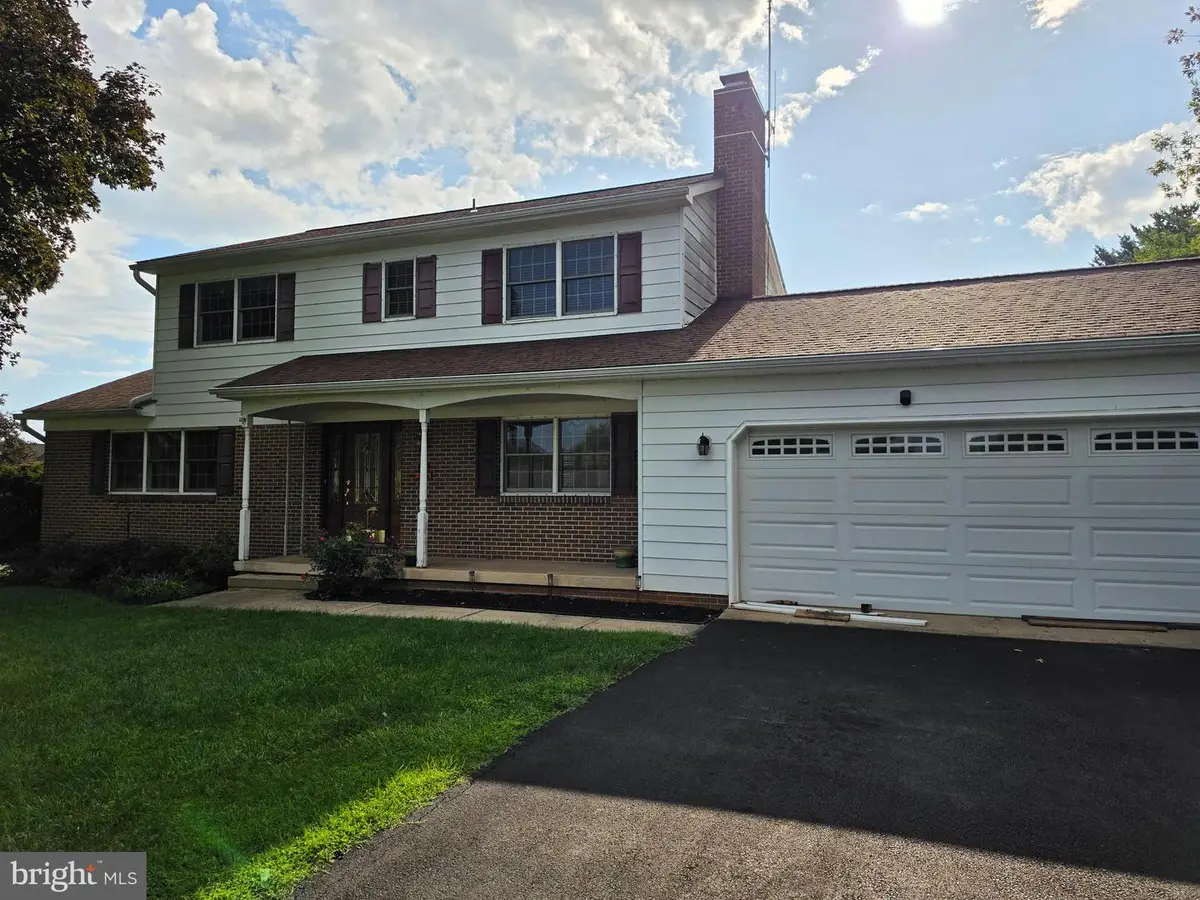 7906 Hawthorne Dr, Frederick, MD 21702 - #1