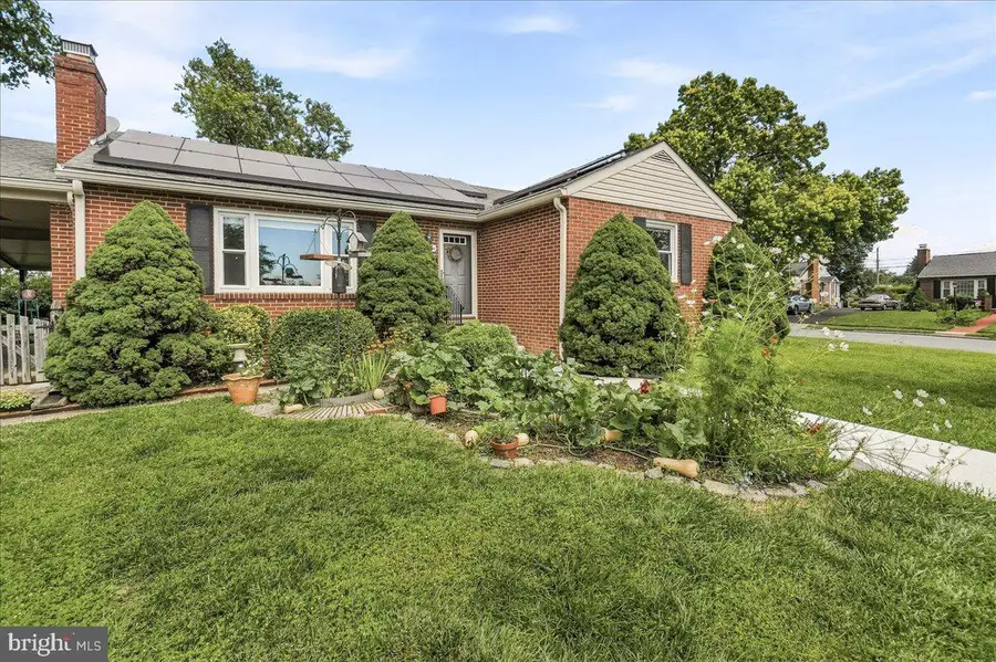 902 Pine Ave, Frederick, MD 21701 - #2