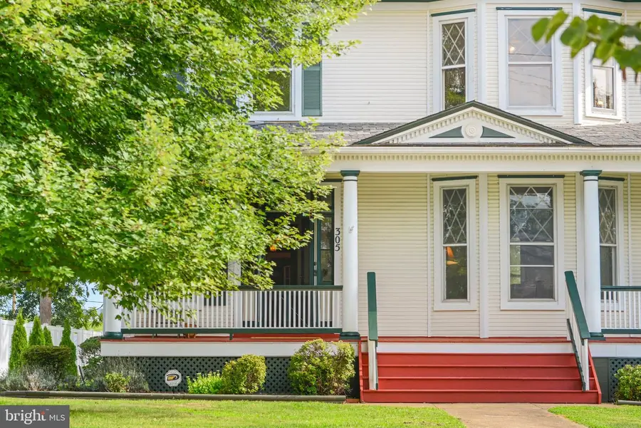 305 E Main St, Middletown, MD 21769 - #3