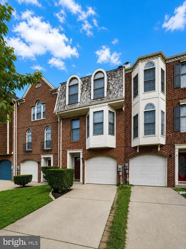 10 Victoria Sq, FREDERICK, MD 21702