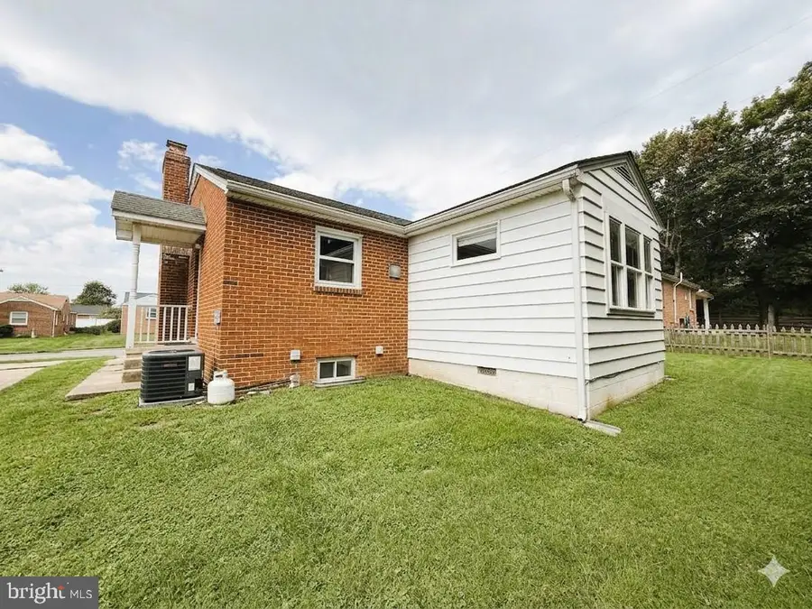 912 Shawnee Dr, Frederick, MD 21701 - #2