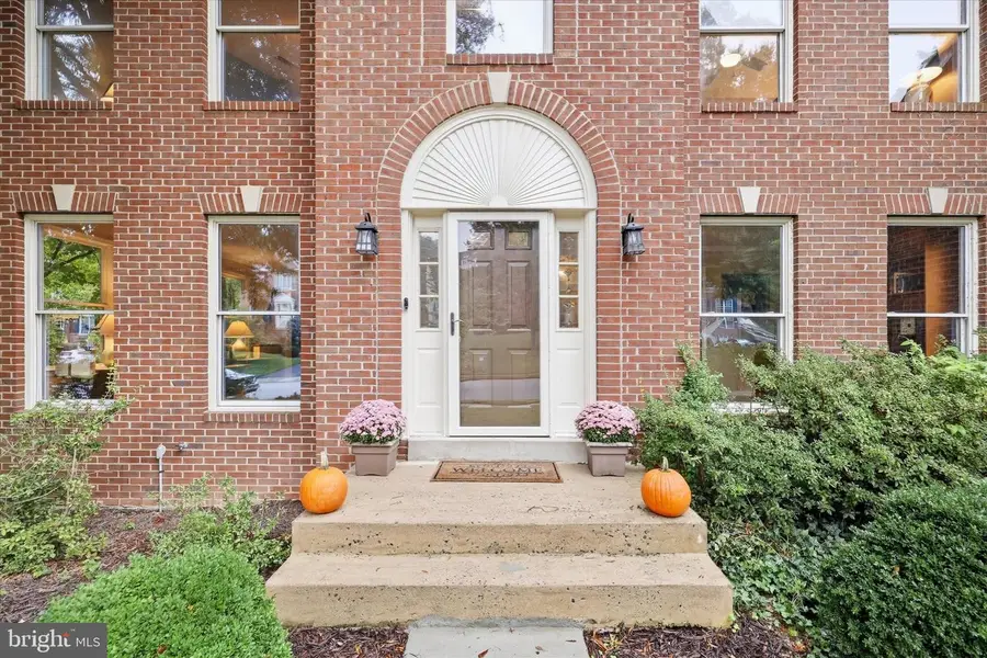 9005 Shadybrook Dr, Frederick, MD 21701 - #2