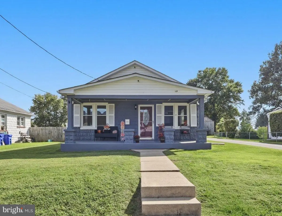 906 E F St E, Brunswick, MD 21716 - #1
