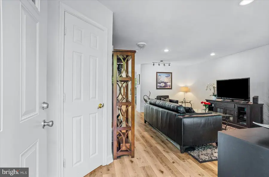 9245 Ridgefield Cir, Frederick, MD 21701 - #3