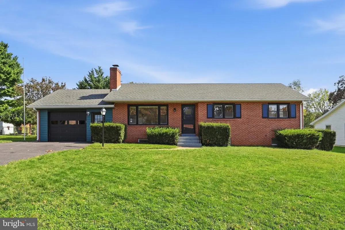 3887 Shadywood Dr, Jefferson, MD 21755 - #1