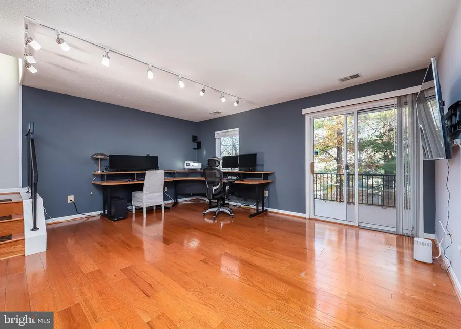 4750 Dorsey Hall Dr #4, Ellicott City, MD 21042 - Image #3