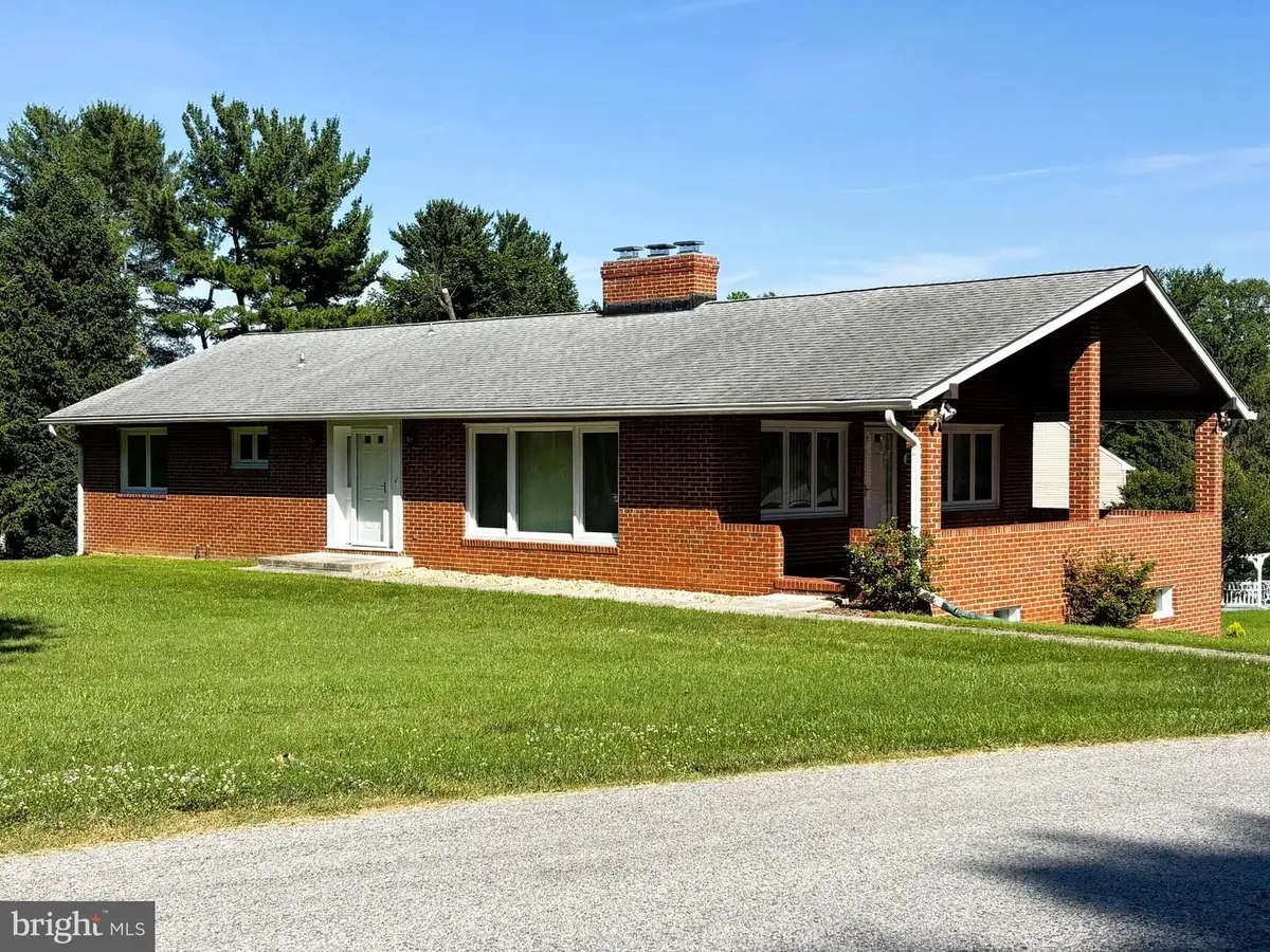 2901 Chestnut Hill Dr, Ellicott City, MD 21043 - #1