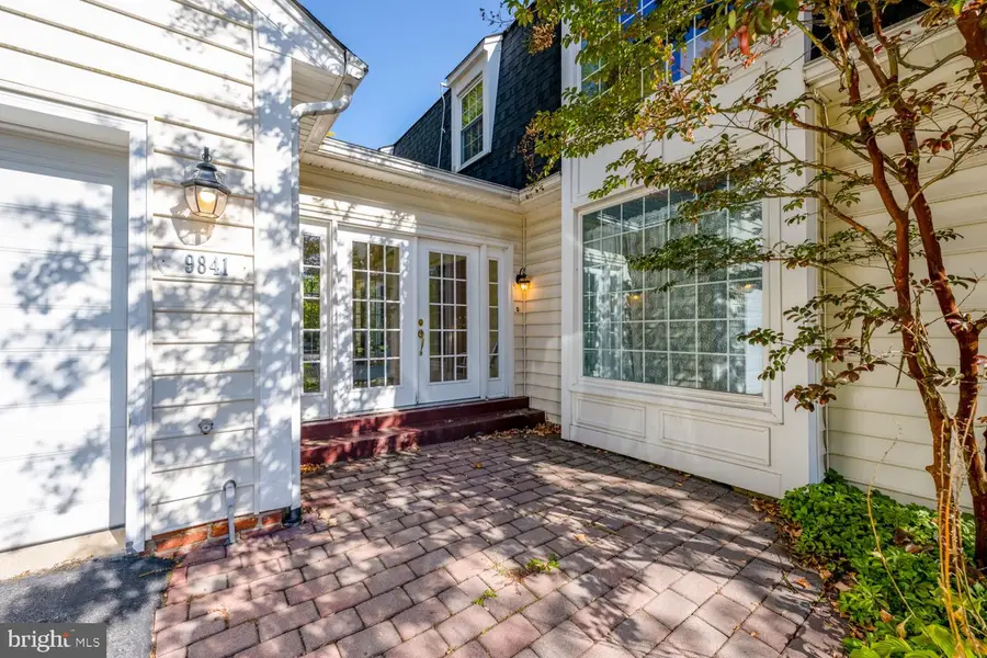 9841 Meadowcroft Ln, Montgomery Village, MD 20886 - Image #2