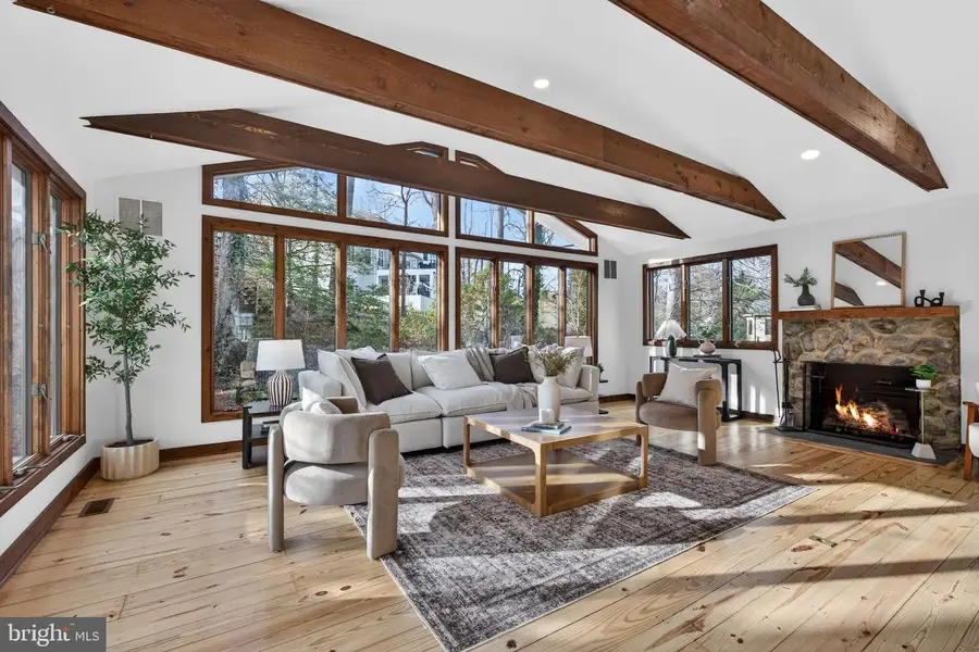 6813 Winterberry Ln, Bethesda, MD 20817 - Image #2