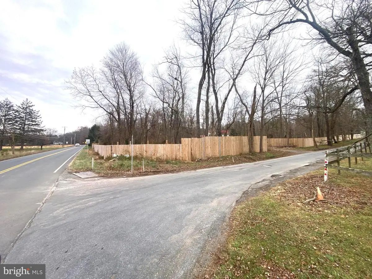 3738 Damascus Rd, Gaithersburg, MD 20882 - Image #1