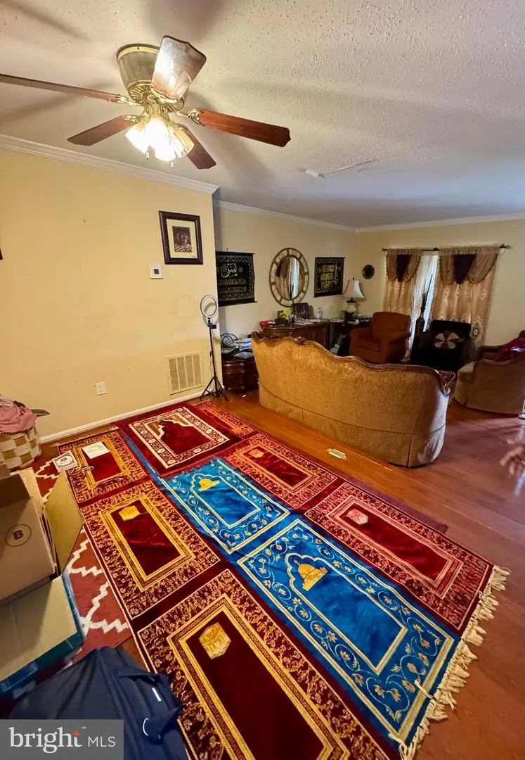 14738 Mcknew Rd, Burtonsville, MD 20866 - Image #2