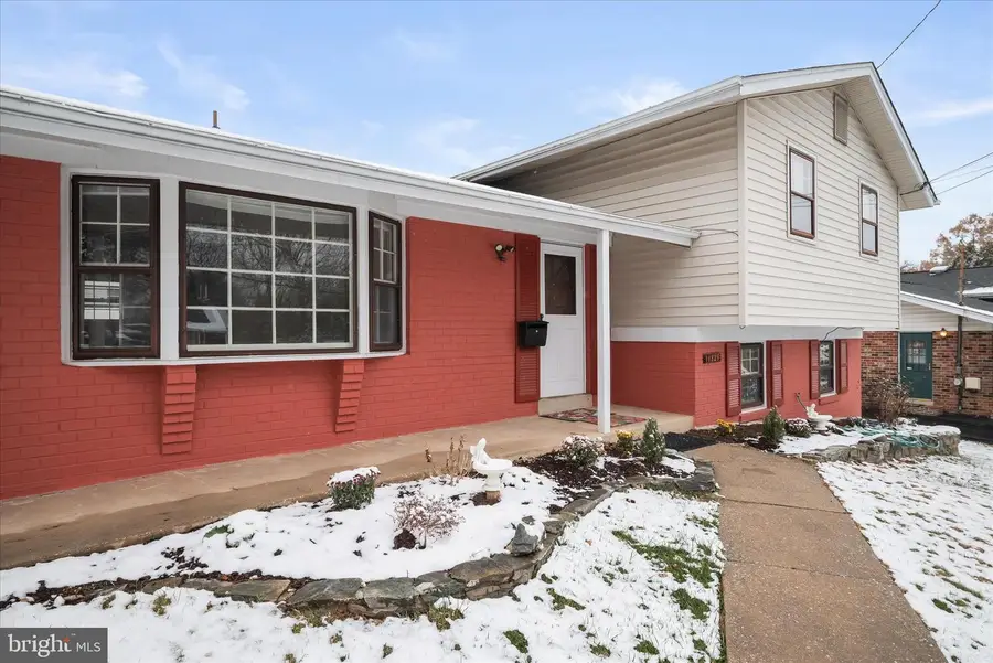 11828 Enid Dr, Rockville, MD 20854 - Image #2