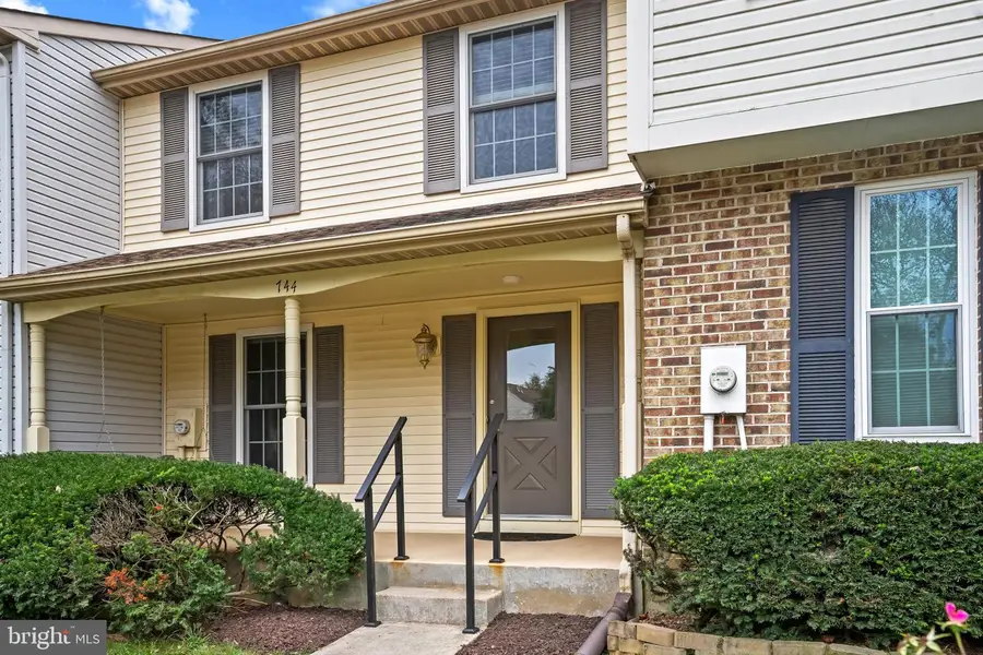 744 Clifftop Dr, Gaithersburg, MD 20878 - Image #2