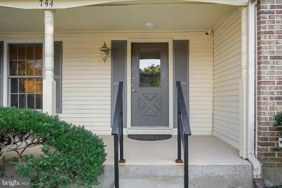 744 Clifftop Dr, Gaithersburg, MD 20878 - Image #3