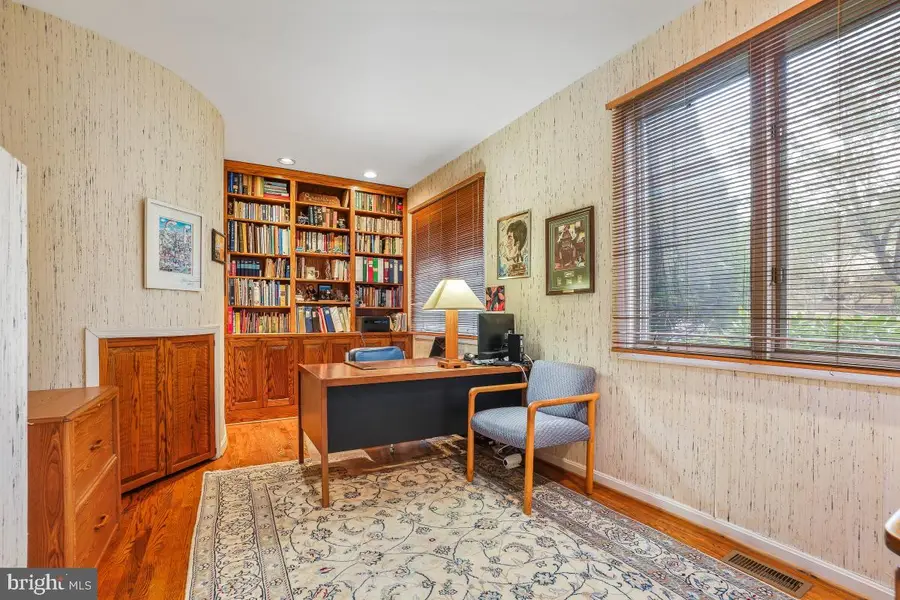 11521 Twining Ln, Potomac, MD 20854 - Image #3