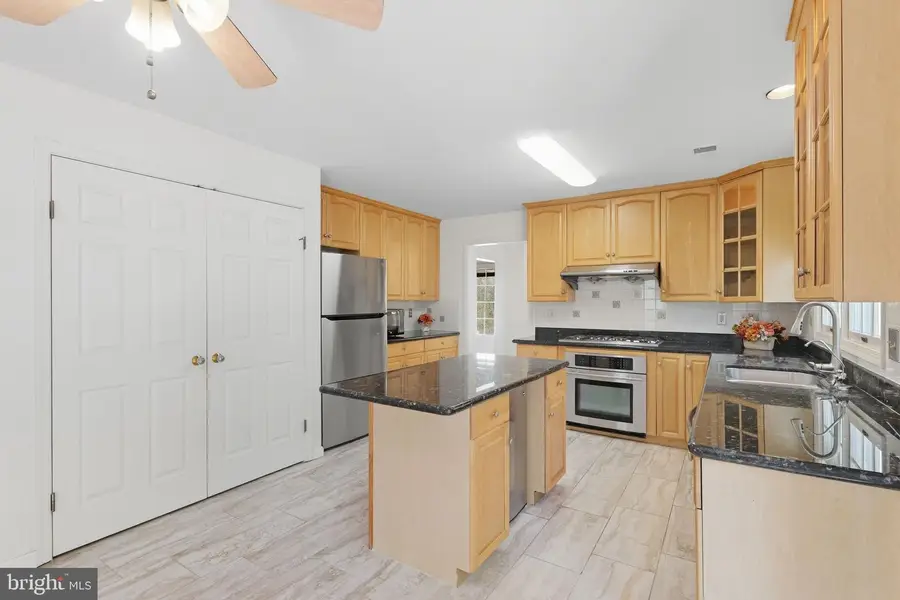 18905 Moonwalk Ct, Germantown, MD 20874 - Image #2