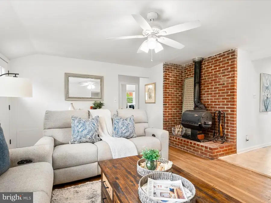 12708 Danvers Ct, Rockville, MD 20853 - Image #3