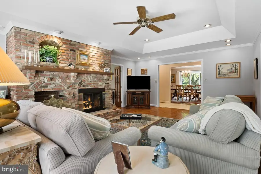 11301 Crossing Glen Ct, Potomac, MD 20854 - Image #2