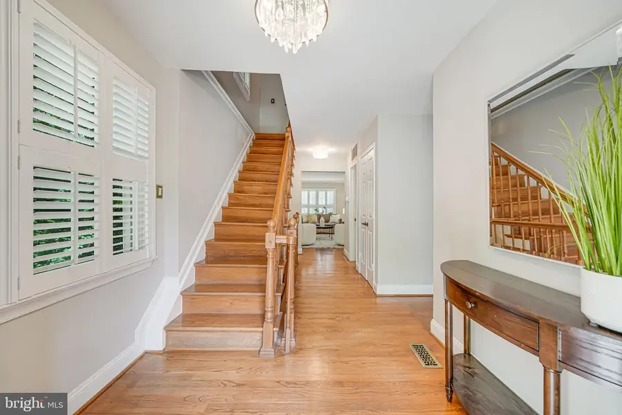 7242 Greentree Rd, Bethesda, MD 20817 - Image #3