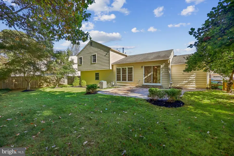 11452 Beechgrove Ln, Potomac, MD 20854 - Image #2