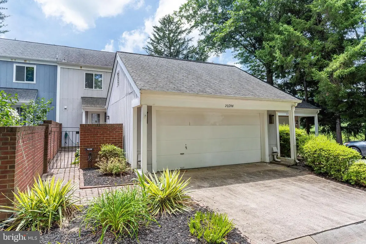 20744 Highland Hall Dr, Montgomery Village, MD 20886 - Image #1