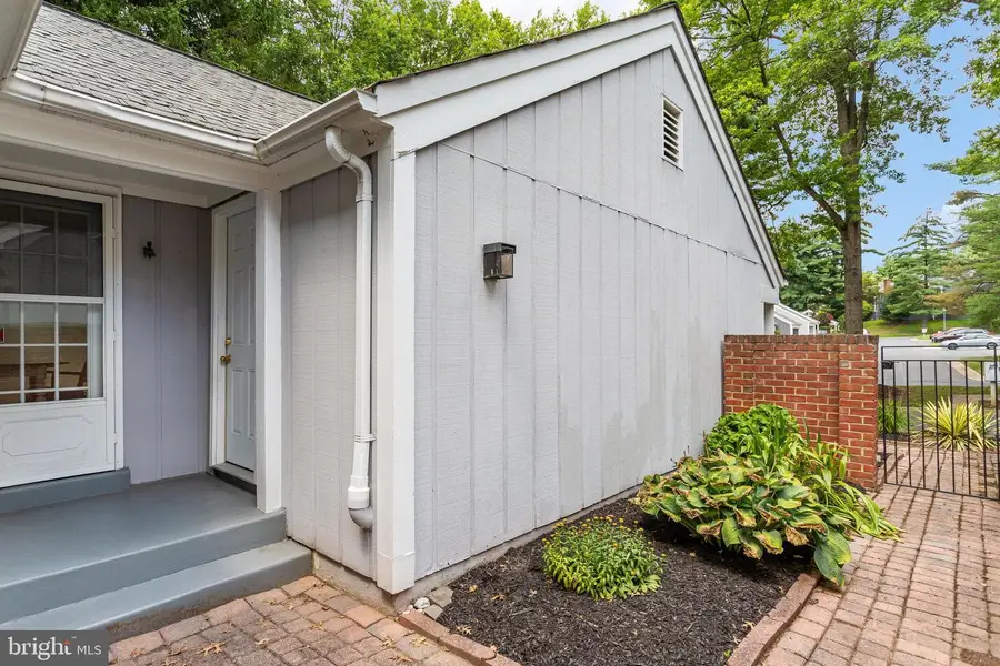 20744 Highland Hall Dr, Montgomery Village, MD 20886 - Image #3