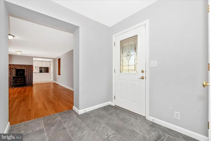 21810 Big Woods Rd, Dickerson, MD 20842 - Image #3