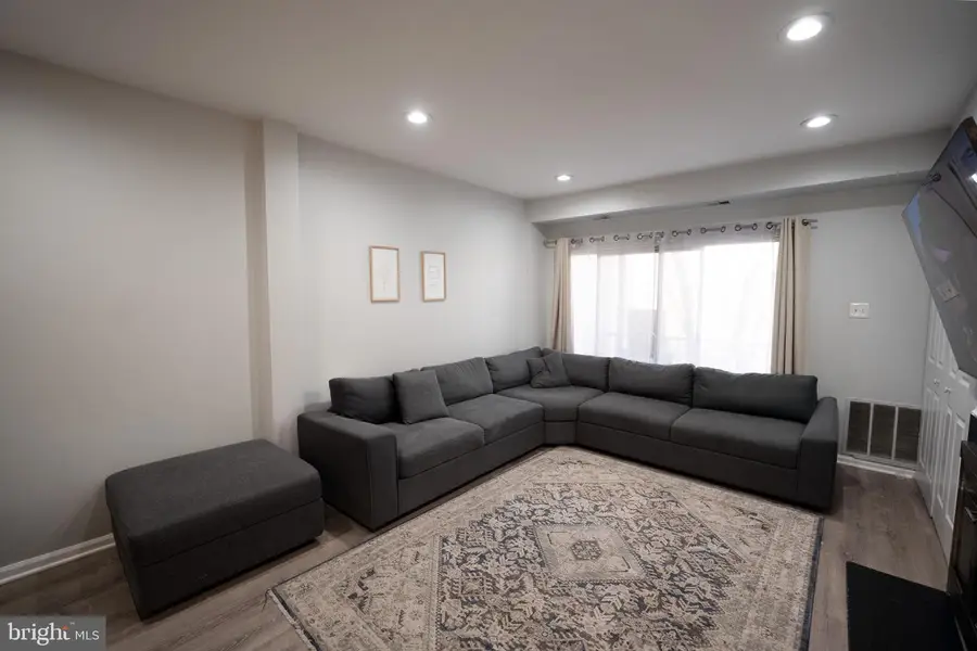 15 Pickering Ct #15-02, Germantown, MD 20874 - Image #3