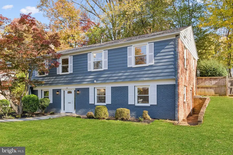 9709 Corkran Ln, Bethesda, MD 20817 - Image #2