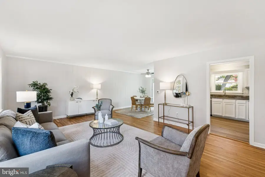 9709 Corkran Ln, Bethesda, MD 20817 - Image #3