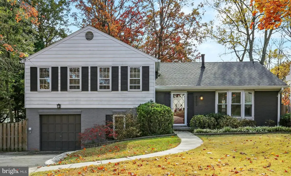 8802 Stonehaven Ct, Rockville, MD 20854 - Image #1