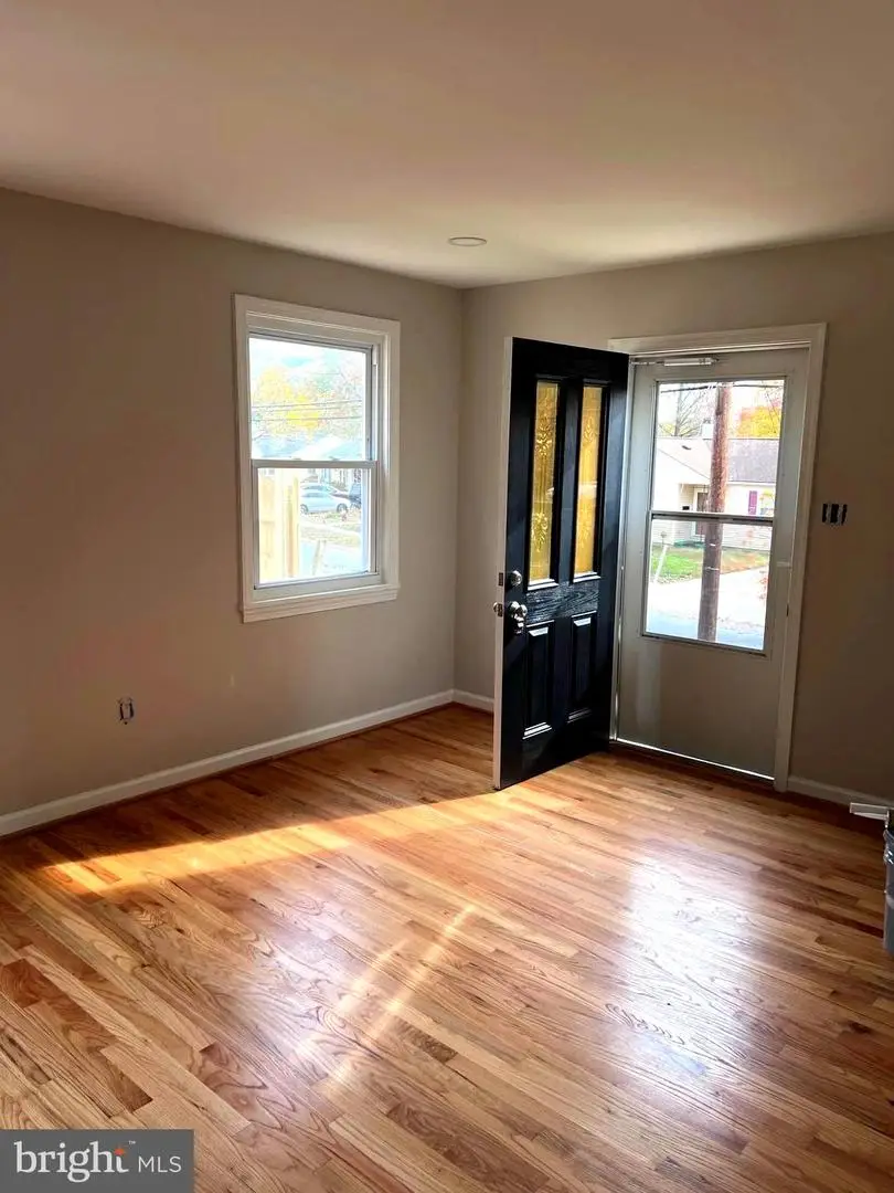 708 Crabb, Rockville, MD 20850 - Image #2