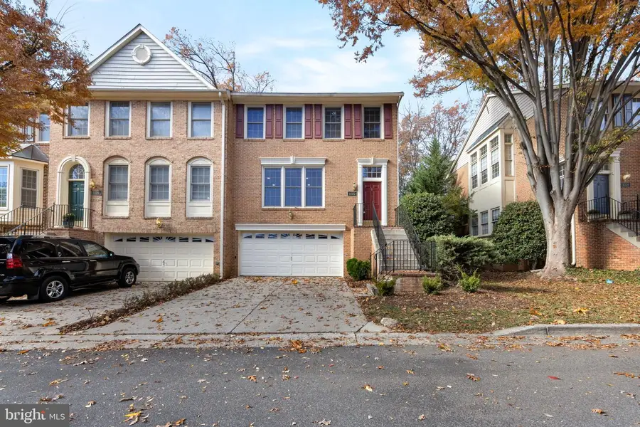 11322 Hollowstone Dr, Rockville, MD 20852 - Image #2