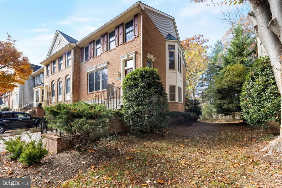 11322 Hollowstone Dr, Rockville, MD 20852 - Image #3