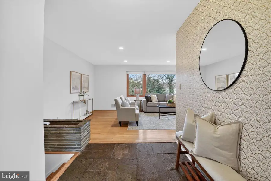 6104 Robinwood Rd, Bethesda, MD 20817 - Image #2