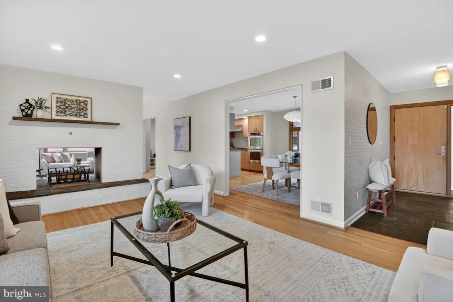 6104 Robinwood Rd, Bethesda, MD 20817 - Image #3