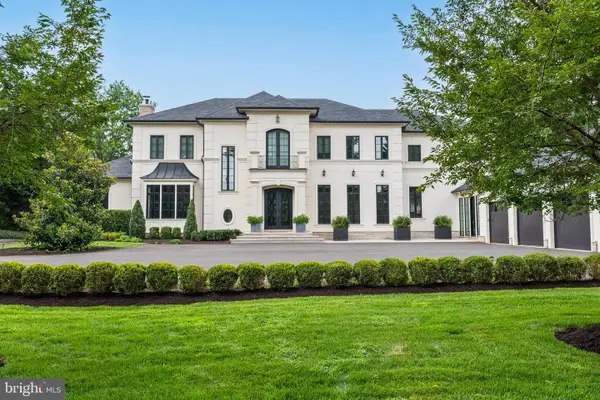 8913 Holly Leaf Ln, BETHESDA, MD 20817