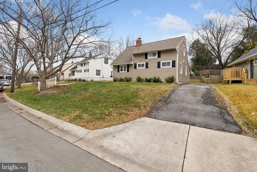 5716 Crawford Dr, Rockville, MD 20851 - Image #3