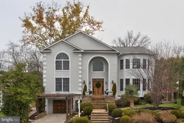 9715 Singleton Dr, BETHESDA, MD 20817