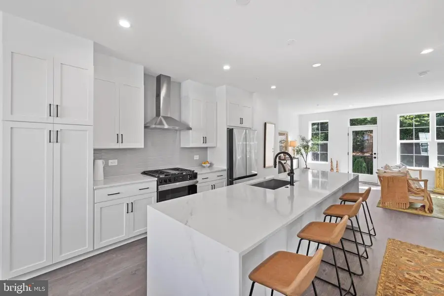 2550 Farmstead Dr, Rockville, MD 20850 - Image #3