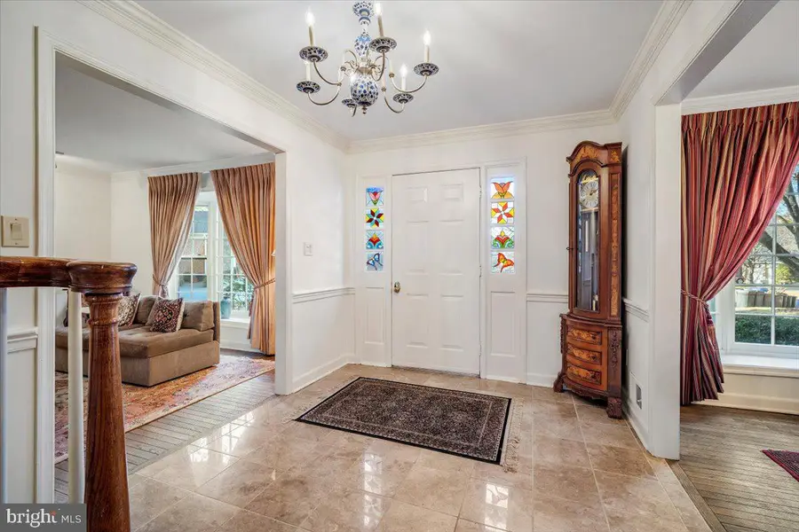 2 Candlelight Ct, Potomac, MD 20854 - Image #2