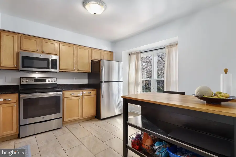 24 Kinsman View Cir, Silver Spring, MD 20901 - Image #3