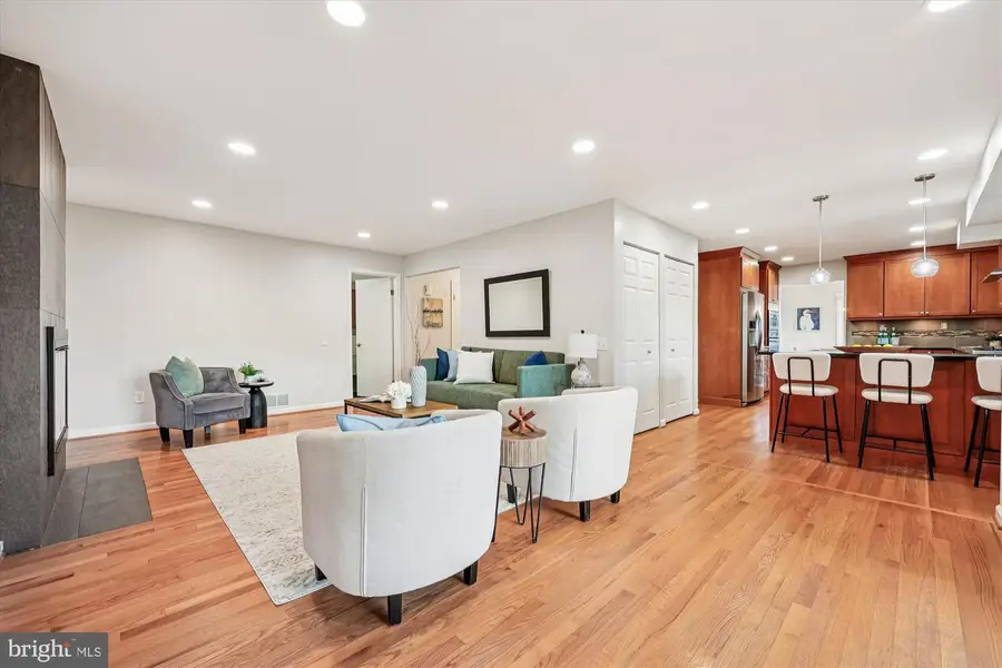 8701 Sleepy Hollow Ln, Potomac, MD 20854 - Image #2